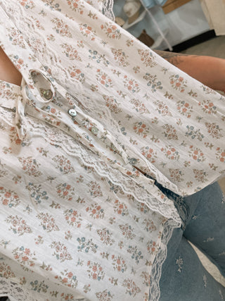 Sweet Floral Lace Trim Top