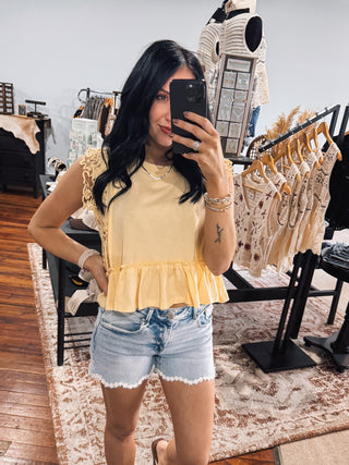 Daisy Detailed Lightwash Denim Shorts